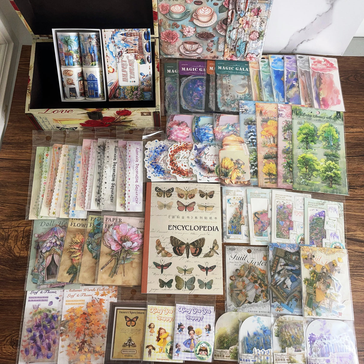 Unique flora bundle with unique box