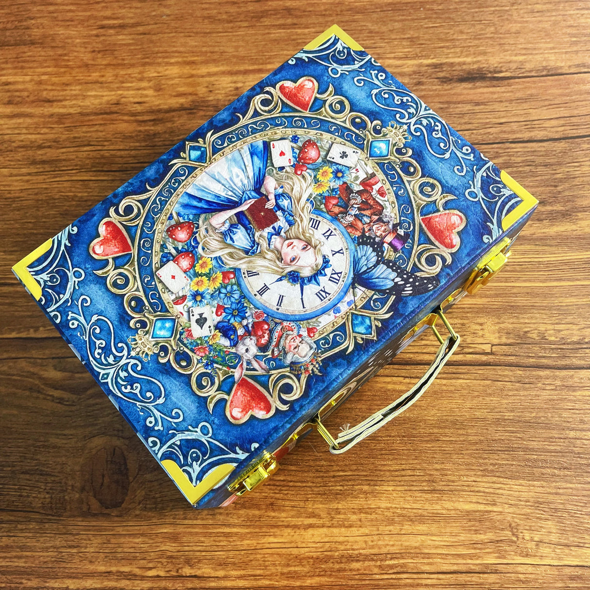Alice fairy tale bundle with wooden suitcase (A260805)